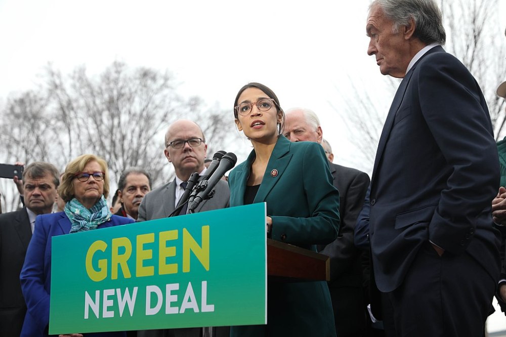 1024px-GreenNewDeal_Presser_020719_(26_of_85)_(46105848855)